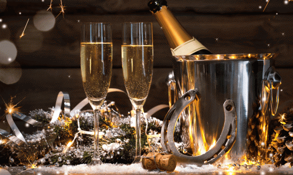 Đồ trang trí đêm giao thừa để chào đón năm mới