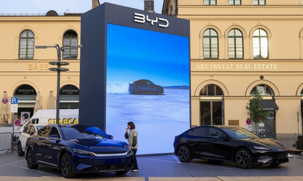 BYD sắp vượt mặt Tesla trở thành nhà sản xuất EV phổ biến nhất thế giới