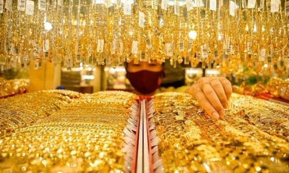 Giá vàng hôm nay 27/12: Tiếp đà tăng mạnh, vượt ngưỡng 79 triệu đồng/lượng