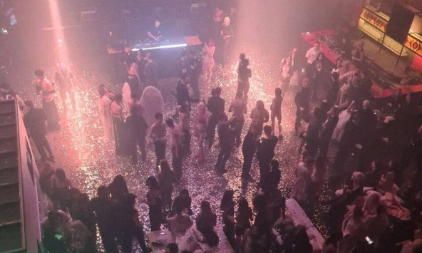 Bữa tiệc 'gần như khỏa thân' ở Moscow khiến nước Nga nổi sóng