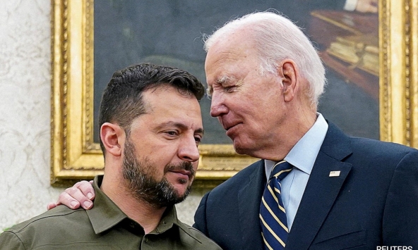  Zelensky cần phải ra đi trước khi Ukraina sụp đổ 