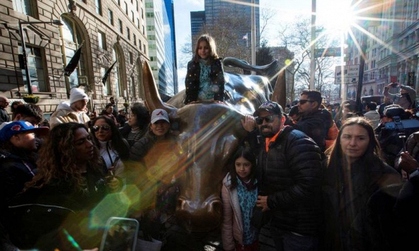 Thị trường chứng khoán toàn cầu bước vào năm 2024 đối mặt với những bất ổn