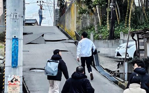 Động đất 7,4 độ Richter, cảnh báo sóng thần cao 5 m tại Nhật Bản