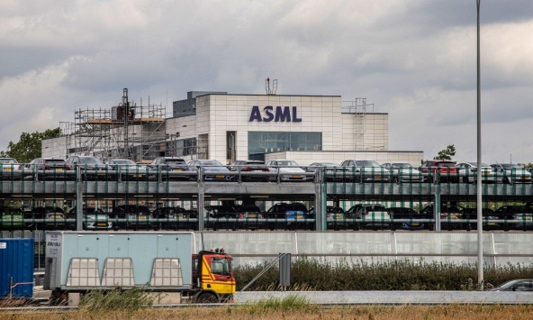 Hà Lan chặn ASML xuất khẩu thiết bị sản xuất chip sang Trung Quốc
