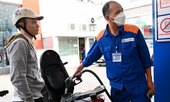 Giá xăng dầu đồng loạt giảm, có loại xuống 21.000 đồng/lít