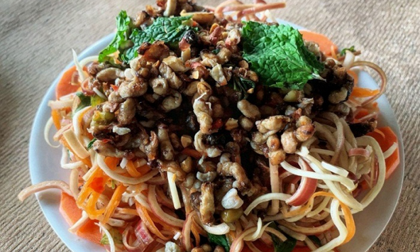 Món ngon mỗi ngày: Gỏi ong non béo ngậy đặc trưng rừng U Minh Hạ