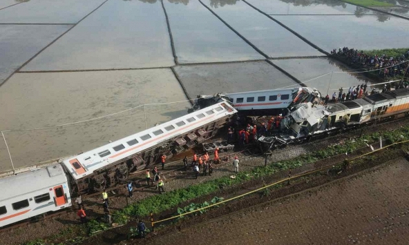 Tai nạn tàu hỏa ở Indonesia, 3 người thiệt mạng