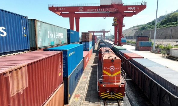 Căng thẳng Biển Đỏ khiến các nhà xuất khẩu chuyển sang sử dụng đường sắt