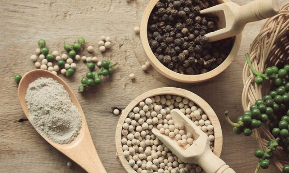 Giá tiêu hôm nay 9/1: Giảm mạnh 1.500 đồng/kg