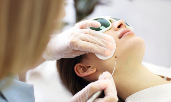 Tẩy nốt ruồi có ăn cá được không?