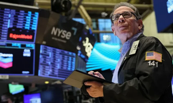 Chứng khoán Mỹ bất an với Fed, Dow Jones giảm hơn 100 điểm