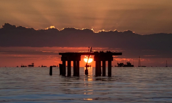 Dầu giảm do triển vọng lãi suất hạn chế rủi ro ở Trung Đông, đợt rét đậm ở Mỹ