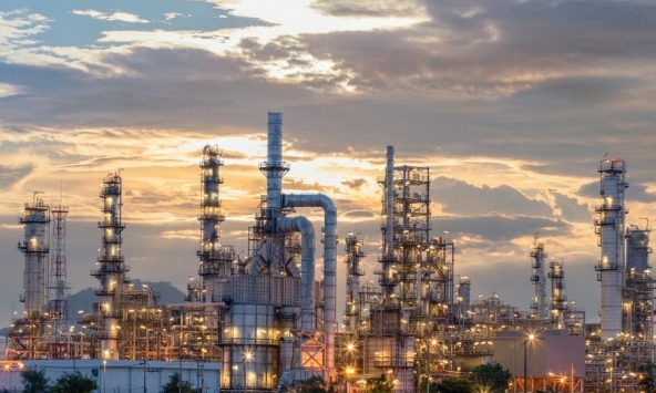 Các nhà máy lọc dầu Trung Quốc săn lùng dầu để bổ sung dự trữ