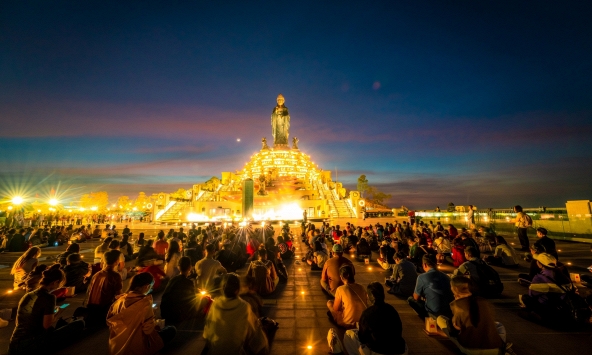 Người dân Nam bộ tấp nập đi lễ tạ cuối năm tại núi Bà Đen, Tây Ninh