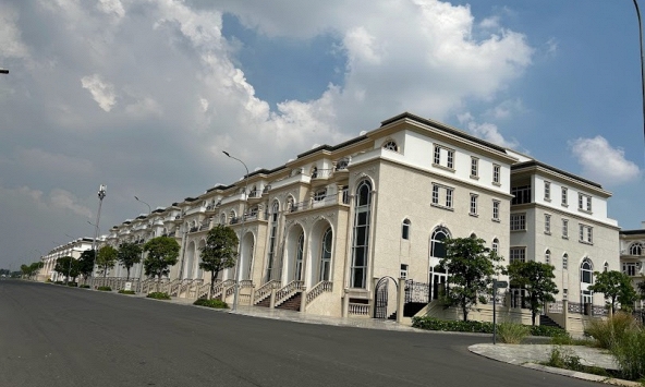 Nguồn cung nhà ở liền thổ giảm, giá bán tăng