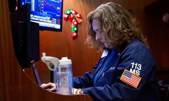 Dow Jones mất hơn 200 điểm sau phát biểu của Thống đốc Fed