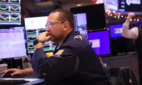 Dow Jones tăng hơn 200 điểm khi cổ phiếu công nghệ tỏa sáng