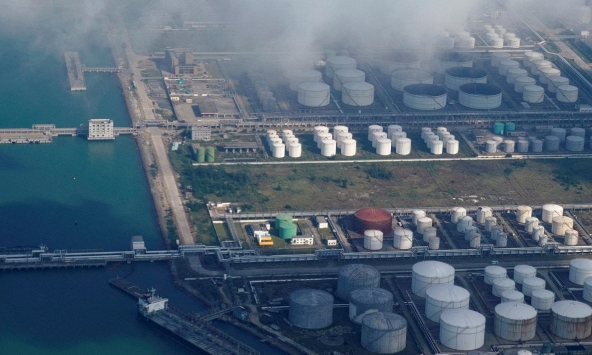 Trung Quốc tận dụng giá dầu thấp hơn để tăng lượng tồn kho