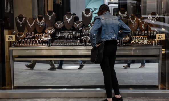 Các lệnh trừng phạt đối với kim cương của Nga có thể phá vỡ thị trường trang sức toàn cầu