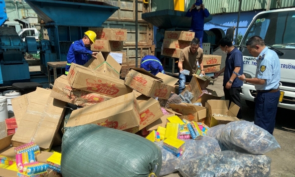 TP.HCM: Tiêu hủy hơn 18.000 sản phẩm và thực phẩm vi phạm