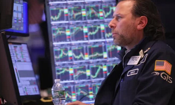 S&P 500 xác lập kỷ lục mới khi cổ phiếu Netflix tăng vọt