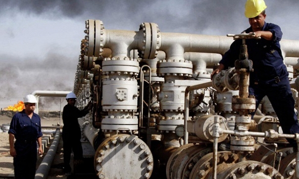 Giá xăng dầu hôm nay 25/1: Tăng do dự trữ dầu thô sụt giảm