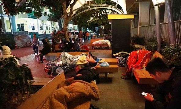 Rét cắt da cắt thịt, cuộc sống người dân Thủ đô đảo lộn