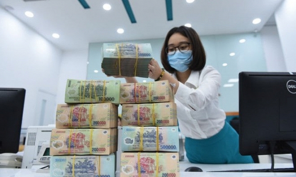 Lo ngại rủi ro tín dụng bất động sản, chứng khoán trong năm 2024