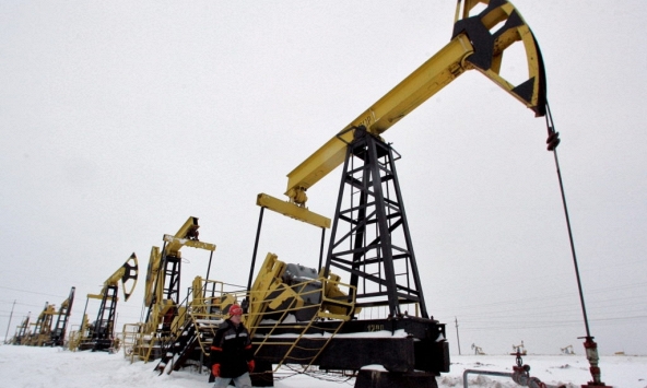 Giá xăng dầu hôm nay 27/1: Dầu thô tiếp đà tăng