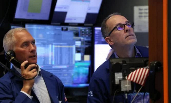 Phố Wall nóng lòng chờ quyết định lãi suất của Fed, Dow Jones tăng hơn 100 điểm