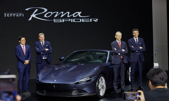 Cổ phiếu Ferrari tăng vọt khi đơn đặt hàng mạnh mẽ thúc đẩy tăng trưởng