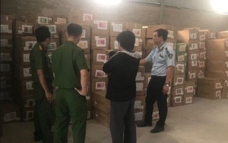 Phát hiện 49 tấn mặt nạ dưỡng da không rõ nguồn gốc