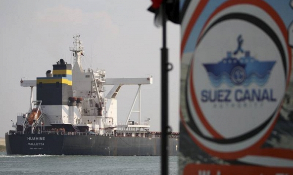 Doanh thu kênh đào Suez giảm gần một nửa trong tháng 1 do các cuộc tấn công của Houthi