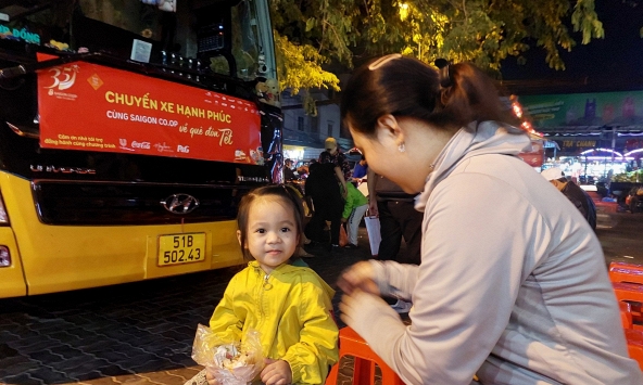 Saigon Co.op tặng 900 vé xe 0 đồng cho người lao động về quê đón Tết