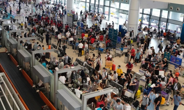Hai sân bay lớn nhất cả nước đón hơn 233.000 hành khách trong ngày 28 Tết