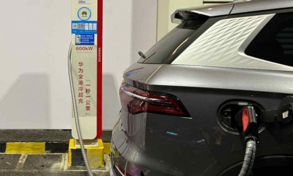 Cạnh tranh với Tesla, Huawei tung ra bộ sạc EV cực nhanh tại Trung Quốc