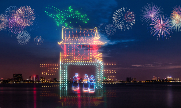 2.024 drone thắp sáng bầu trời Hà Nội đêm giao thừa