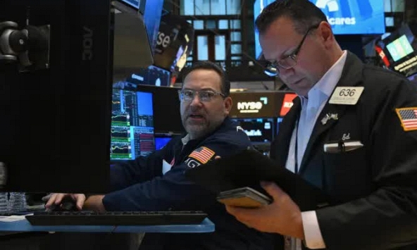 S&P 500 chạm mốc 5.000 lịch sử