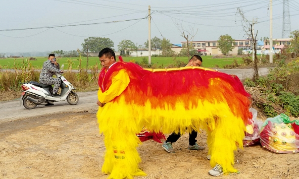 Bức chân dung kỳ ảo về vùng nông thôn Trung Quốc trong dịp Tết Nguyên đán của một nhiếp ảnh gia