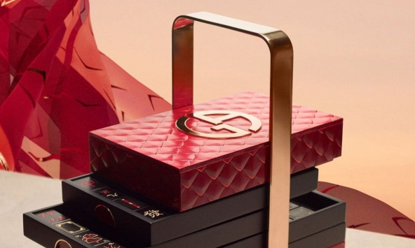 Các thương hiệu xa xỉ sáng tạo từ hình tượng rồng để hút khách dip Tết Nguyên đán