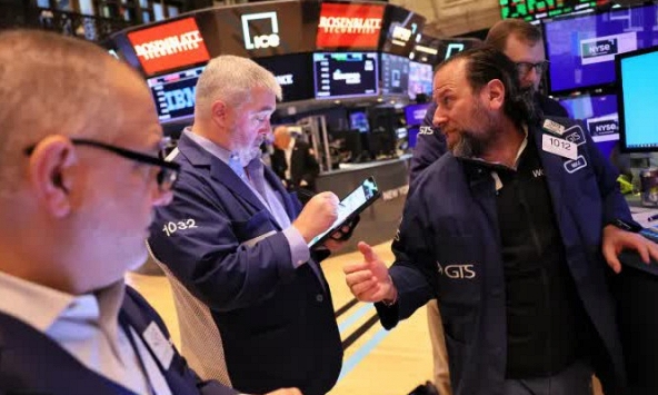 Chứng khoán Mỹ lập kỷ lục mới, nhà đầu tư chờ đợi dữ liệu lạm phát