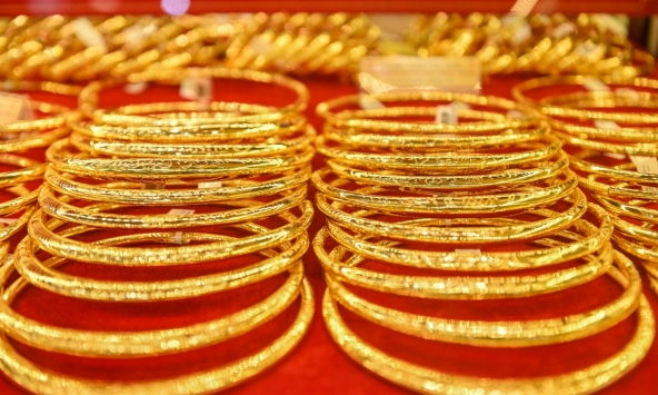 Giá vàng hôm nay 15/2: Giảm do chịu sức ép của đồng USD