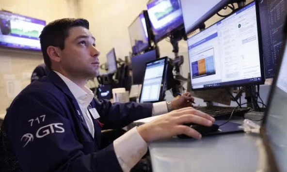 Dow Jones trượt hơn 100 điểm, Phố Wall đứt chuỗi 5 tuần tăng liên tiếp