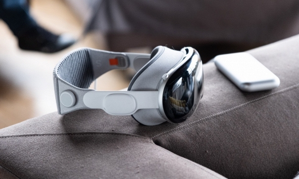 Hãng bay phát miễn phí kính Vision Pro cho khách giải trí