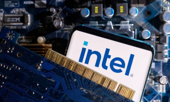 Bloomberg: Mỹ xem xét trợ cấp hơn 10 tỷ USD công ty sản xuất chip Intel