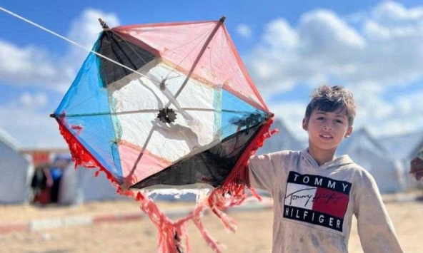 Những con diều mang niềm hy vọng bay khắp bầu trời Rafah