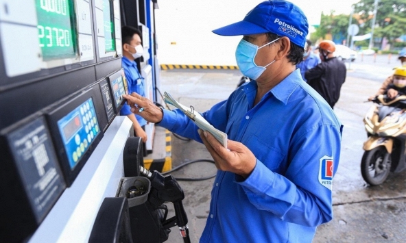Giá xăng có thể giảm 300 đồng/lít vào ngày mai (22/2)