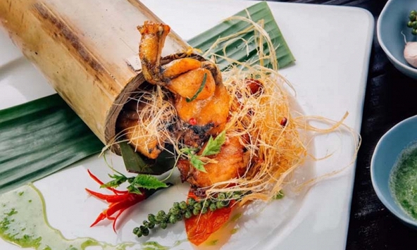 Món ngon mỗi ngày: ngất ngây hương vị ếch nướng ống tre