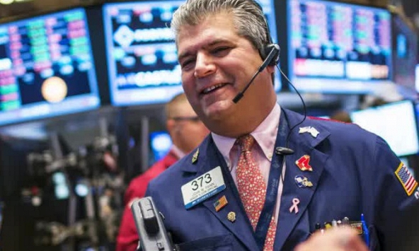 S&P 500 khép phiên cuối tuần đạt mức cao nhất mọi thời đại