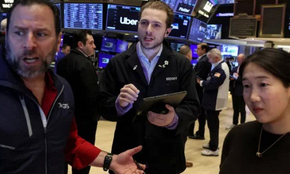 S&P 500 và Nasdaq Composite tăng nhẹ